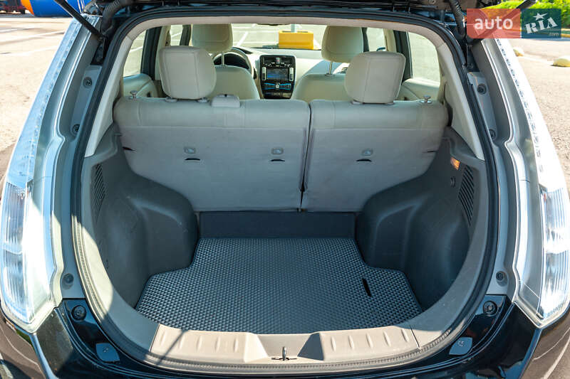 Хэтчбек Nissan Leaf 2015 в Черновцах
