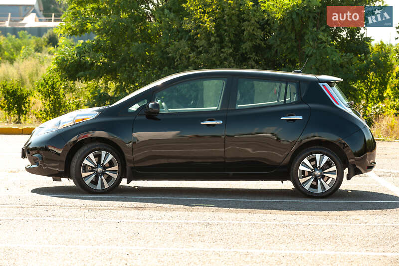 Хэтчбек Nissan Leaf 2015 в Черновцах
