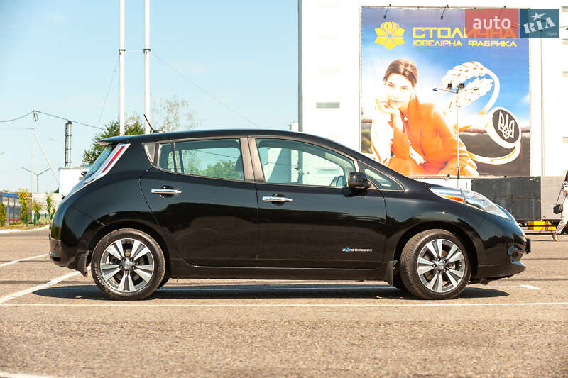 Хэтчбек Nissan Leaf 2015 в Черновцах