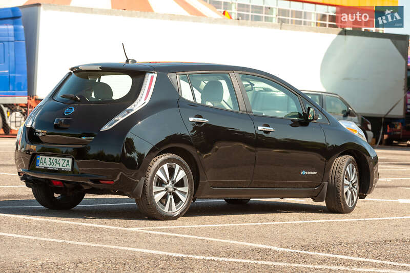 Хэтчбек Nissan Leaf 2015 в Черновцах