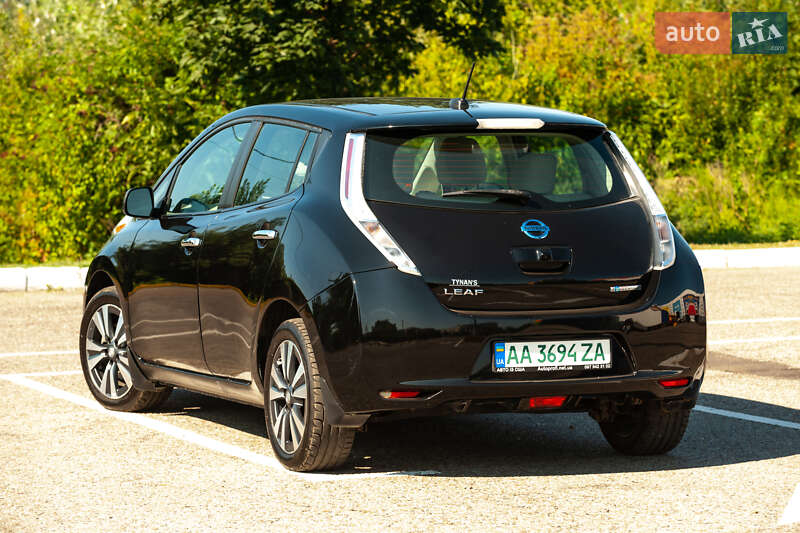 Хэтчбек Nissan Leaf 2015 в Черновцах