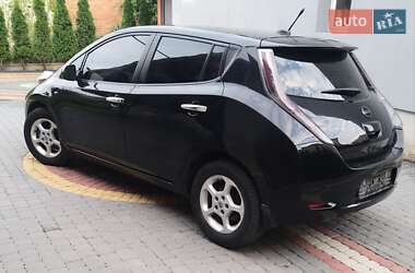 Хэтчбек Nissan Leaf 2012 в 