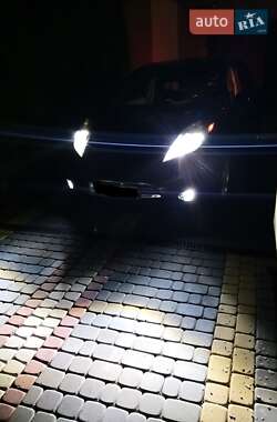 Хэтчбек Nissan Leaf 2012 в 
