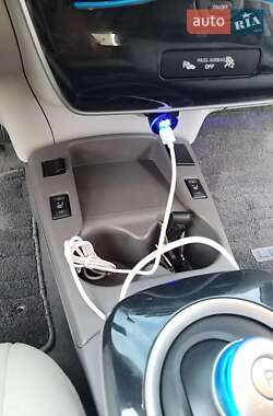 Хэтчбек Nissan Leaf 2012 в 