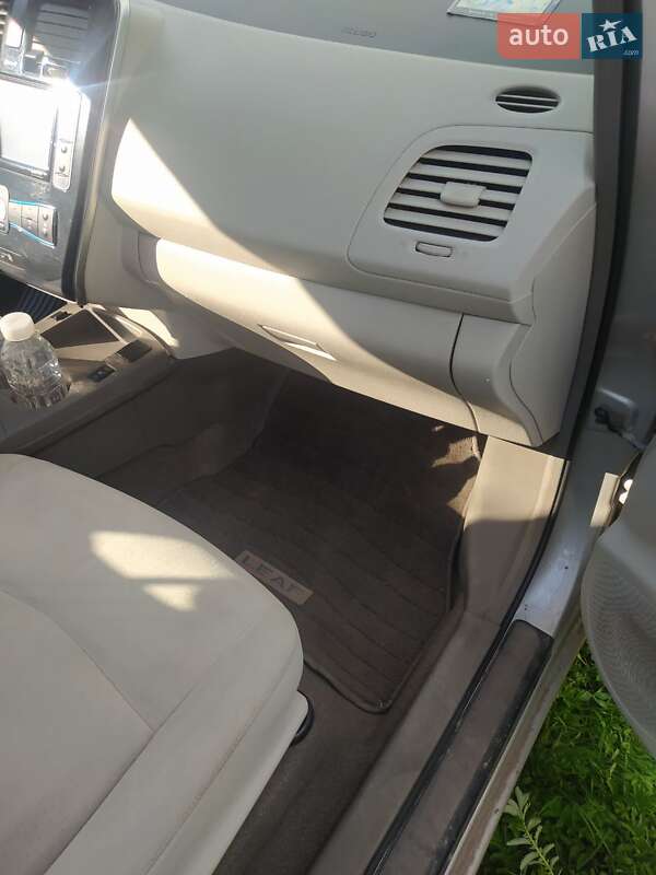 Хэтчбек Nissan Leaf 2012 в Львове