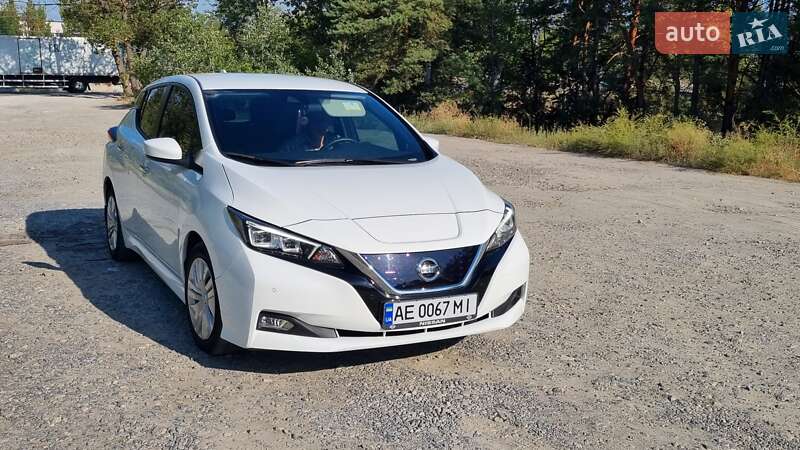 Хетчбек Nissan Leaf 2022 в Дніпрі