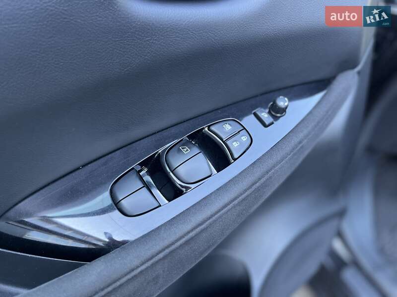Хэтчбек Nissan Leaf 2016 в Хмельницком