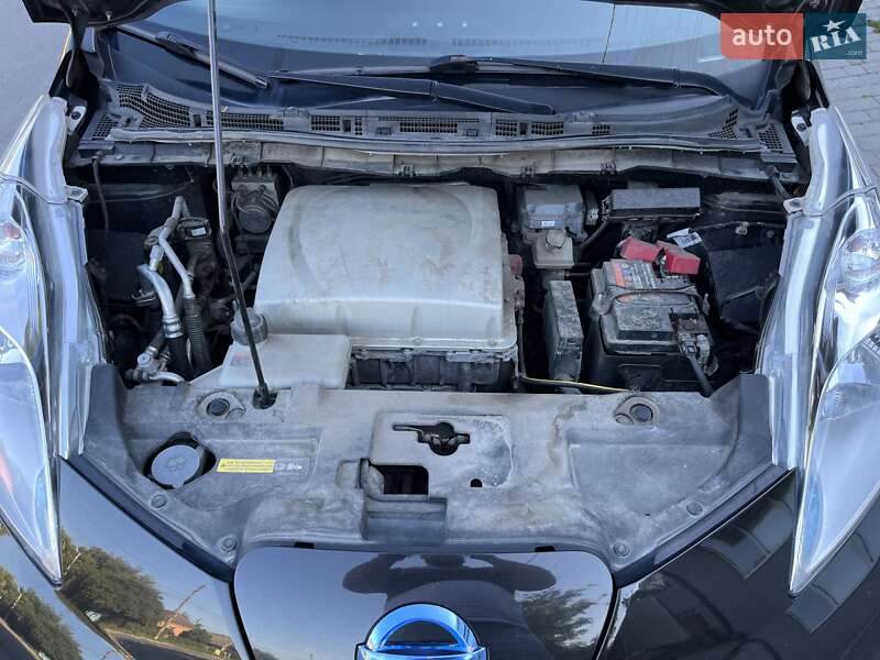 Хэтчбек Nissan Leaf 2016 в Хмельницком