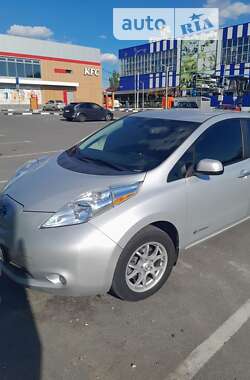 Хэтчбек Nissan Leaf 2015 в Днепре