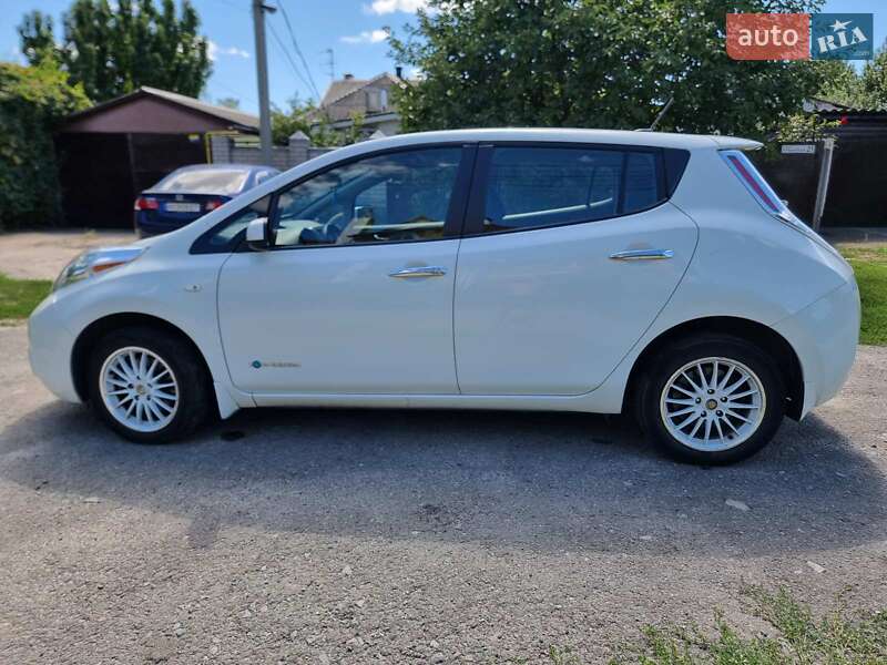 Хэтчбек Nissan Leaf 2014 в Днепре