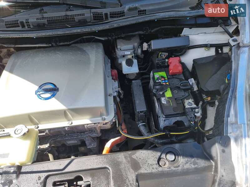 Хэтчбек Nissan Leaf 2014 в Днепре