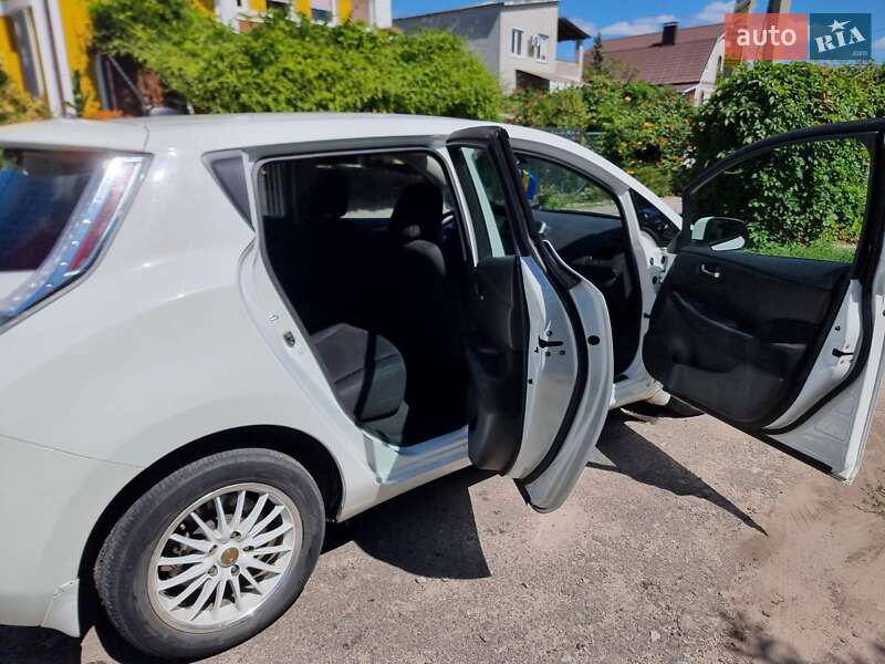 Хэтчбек Nissan Leaf 2014 в Днепре
