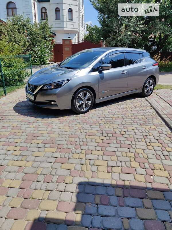 Хэтчбек Nissan Leaf 2019 в Днепре
