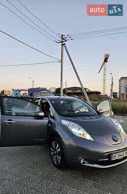 Хэтчбек Nissan Leaf 2014 в 