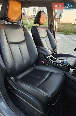 Хэтчбек Nissan Leaf 2014 в 