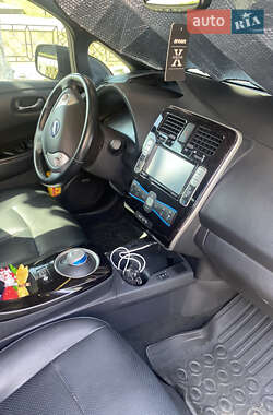 Хэтчбек Nissan Leaf 2013 в 