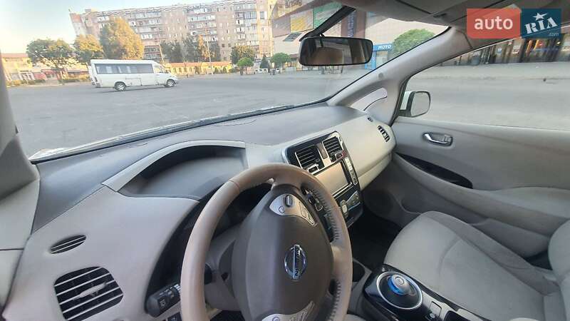 Хэтчбек Nissan Leaf 2014 в Каменском