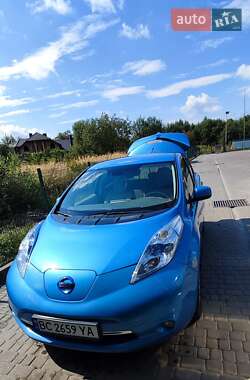 Хэтчбек Nissan Leaf 2012 в 