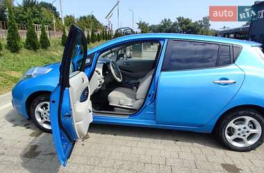 Хэтчбек Nissan Leaf 2012 в 