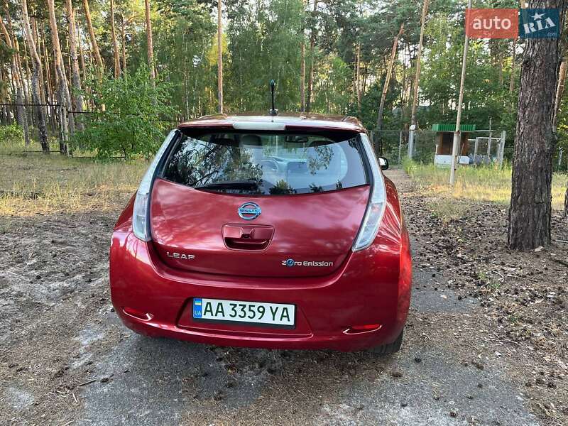 Хэтчбек Nissan Leaf 2012 в Киеве