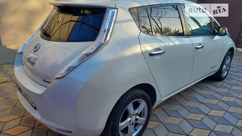 Хетчбек Nissan Leaf 2012 в Білгороді-Дністровському