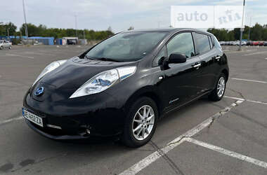 Хетчбек Nissan Leaf 2015 в Дніпрі