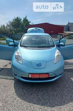 Хэтчбек Nissan Leaf 2015 в Львове