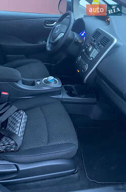 Хэтчбек Nissan Leaf 2014 в 