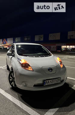 Хетчбек Nissan Leaf 2015 в Києві