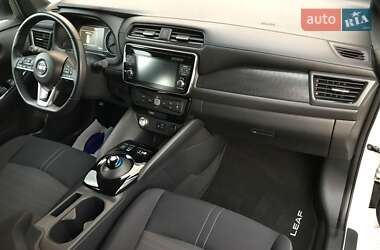Хэтчбек Nissan Leaf 2019 в 