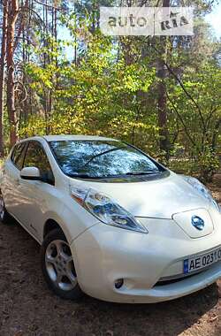 Хетчбек Nissan Leaf 2011 в Дніпрі