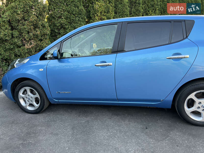 Хэтчбек Nissan Leaf 2011 в Тернополе