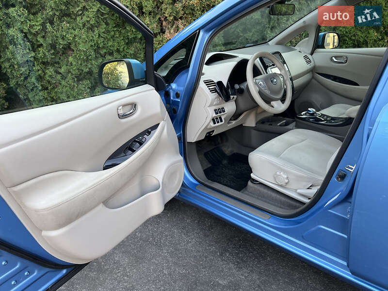 Хэтчбек Nissan Leaf 2011 в Тернополе