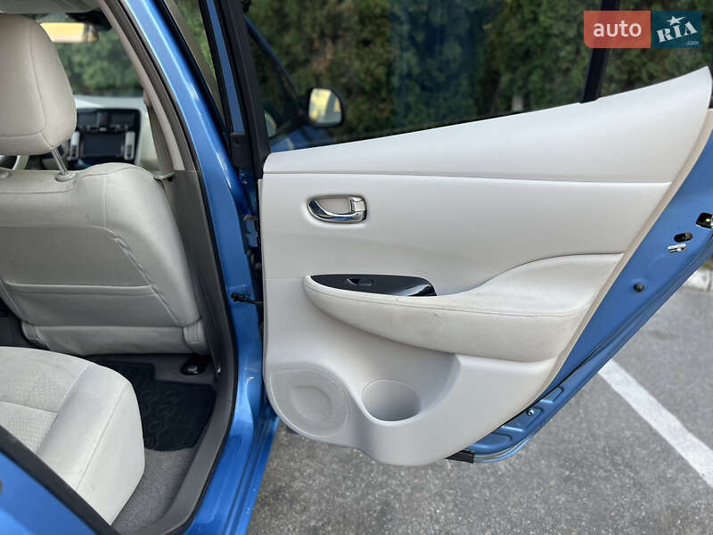 Хэтчбек Nissan Leaf 2011 в Тернополе