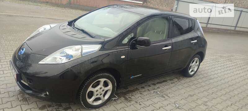 Хетчбек Nissan Leaf 2012 в Косові
