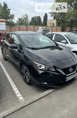 Хэтчбек Nissan Leaf 2018 в Киеве