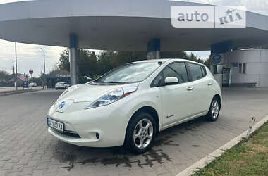 Хэтчбек Nissan Leaf 2010 в Староконстантинове