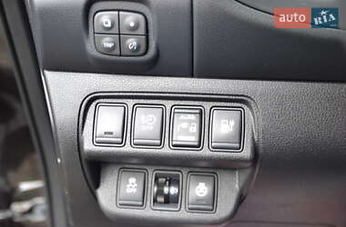 Хэтчбек Nissan Leaf 2014 в 