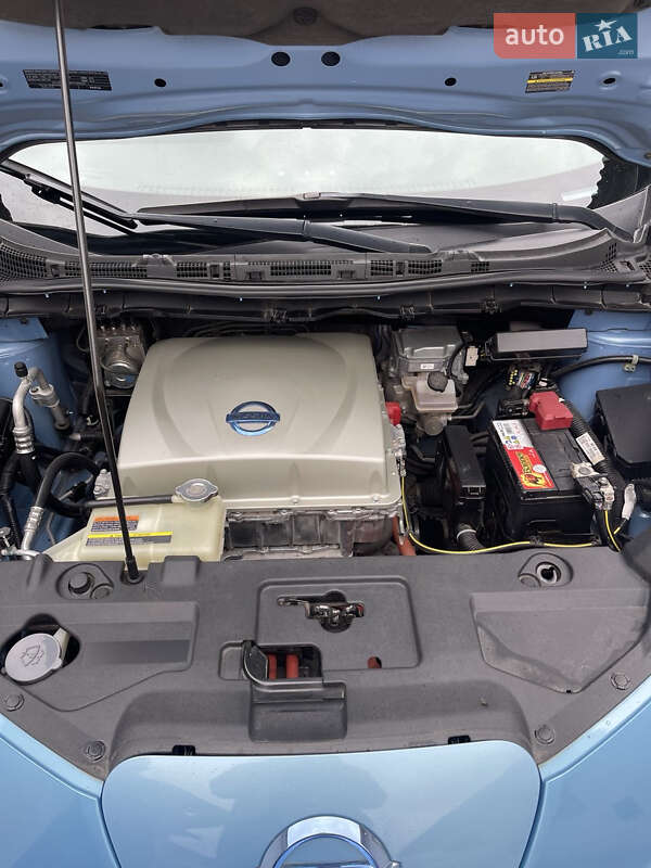 Хэтчбек Nissan Leaf 2015 в Тернополе