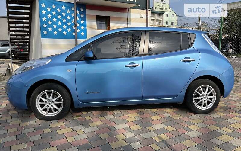 Хэтчбек Nissan Leaf 2012 в Стрые