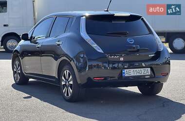 Хэтчбек Nissan Leaf 2013 в 