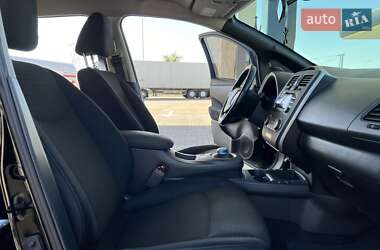 Хэтчбек Nissan Leaf 2013 в 
