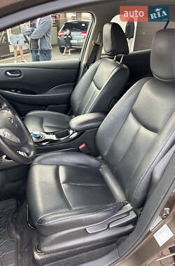 Хэтчбек Nissan Leaf 2016 в 