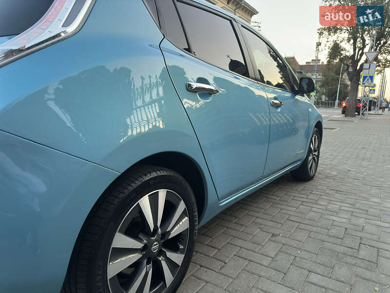 Хетчбек Nissan Leaf 2016 в Чернівцях