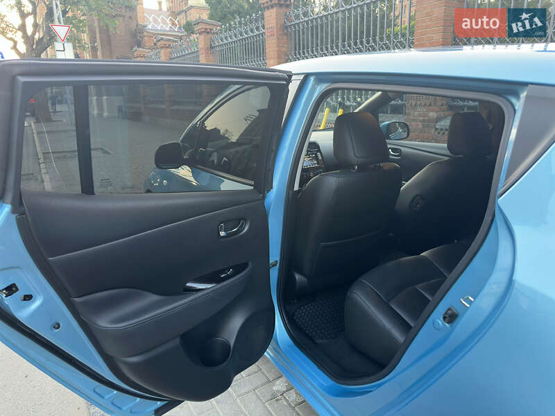 Хетчбек Nissan Leaf 2016 в Чернівцях