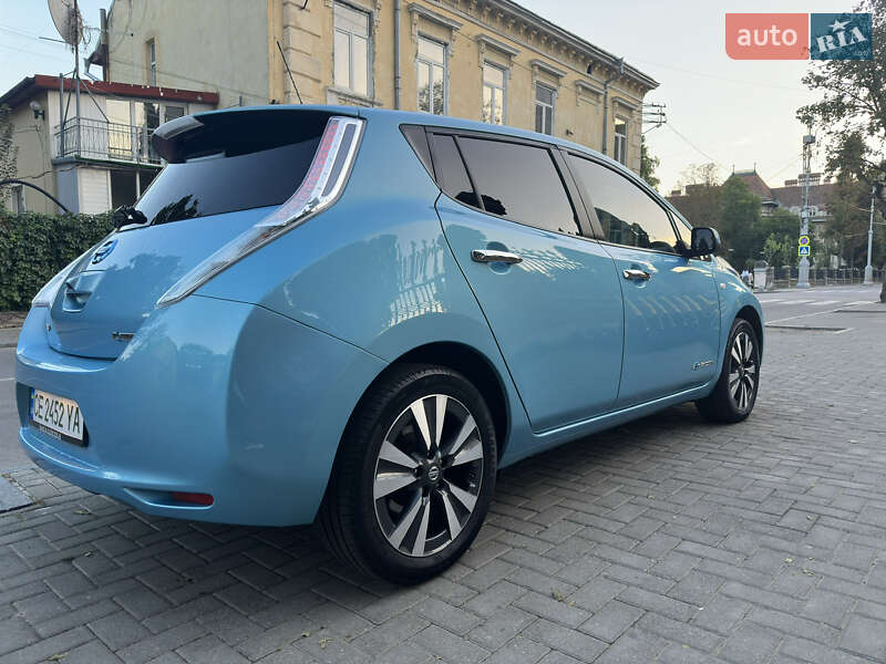 Хетчбек Nissan Leaf 2016 в Чернівцях