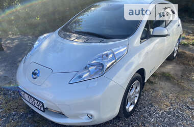 Хетчбек Nissan Leaf 2016 в Дубні