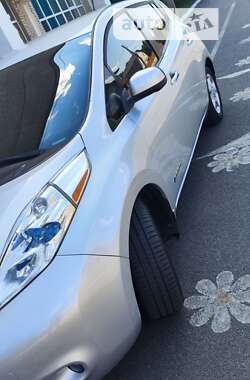 Хэтчбек Nissan Leaf 2013 в Владимир-Волынском