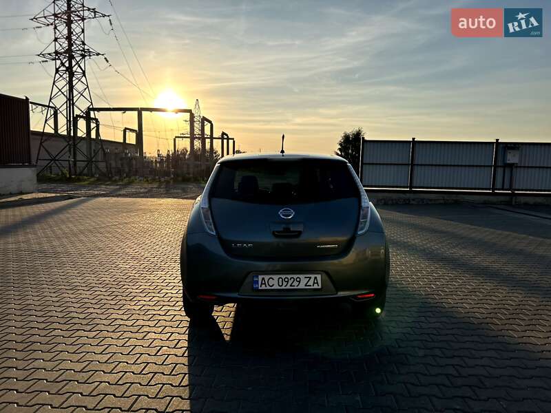 Хэтчбек Nissan Leaf 2014 в Рожище