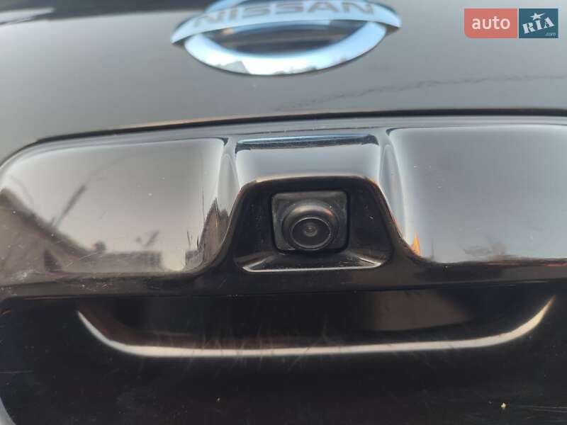 Хэтчбек Nissan Leaf 2015 в Шумске